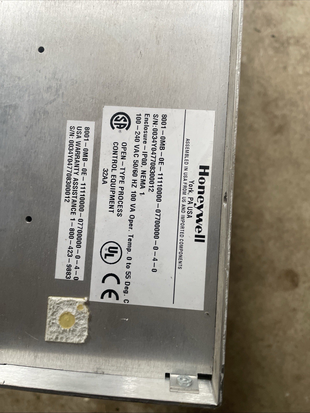 Honeywell UMC800 Controller 8001-0MB- 11110000-100-240VAC USED!