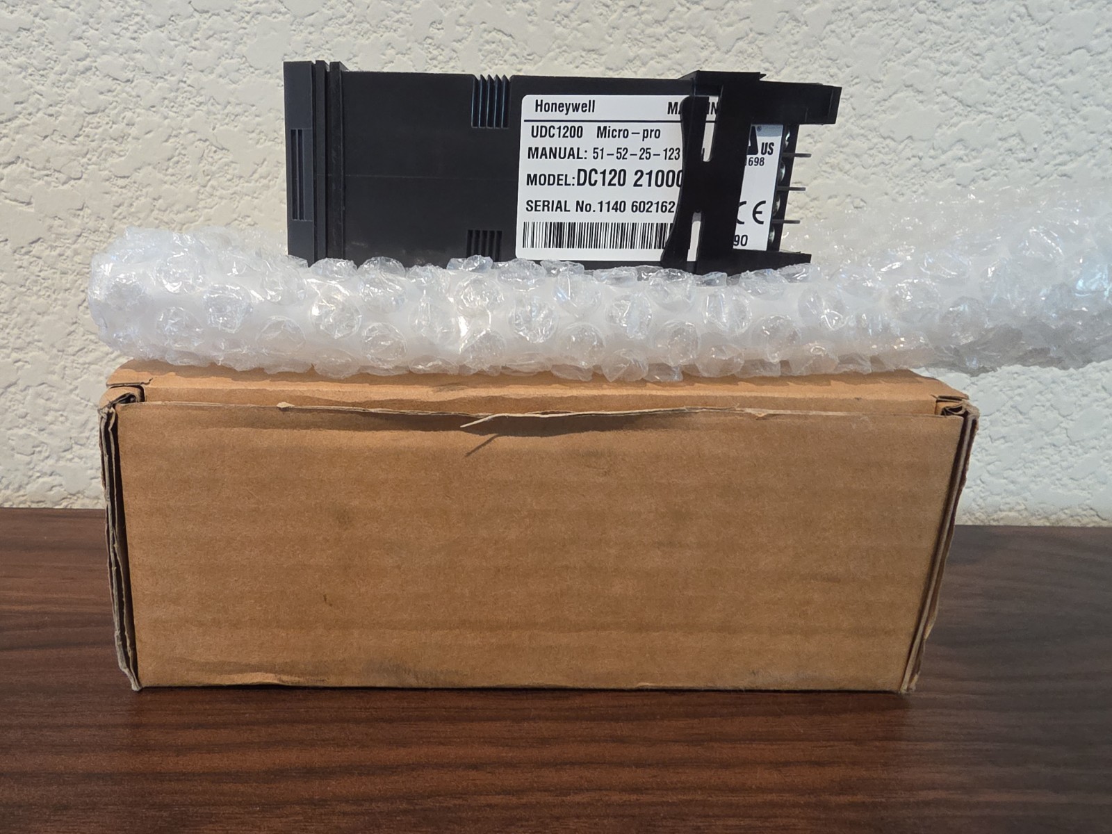 HONEYWELL DC120L-1-0-0-0-2-0-0-0 DC120L10002000 UDC1200 Controller Micro-Pro