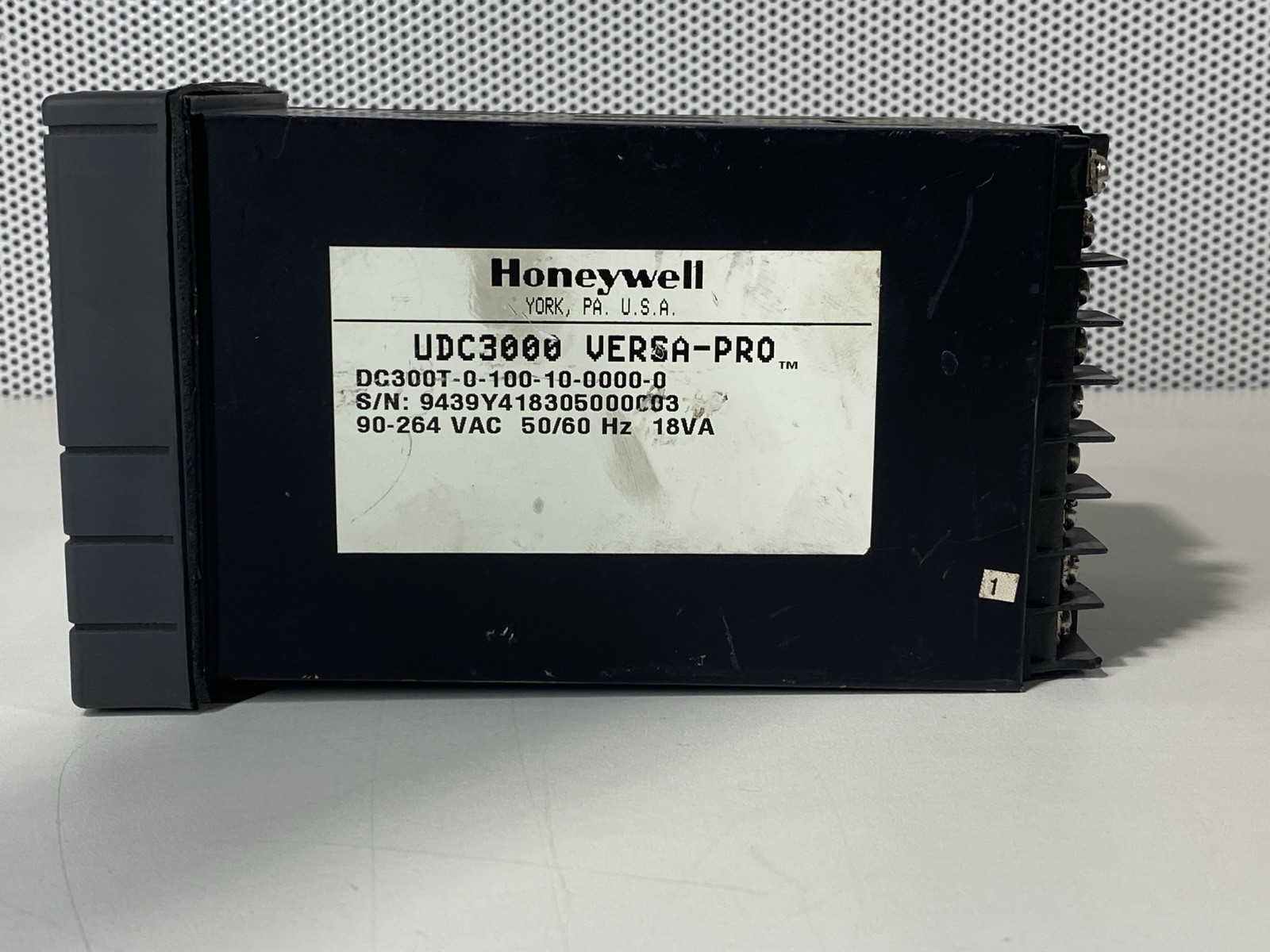 Honeywell UDC3000, Versa-Pro Universal Digital Limit Controller, 90-250VDC, 18VA
