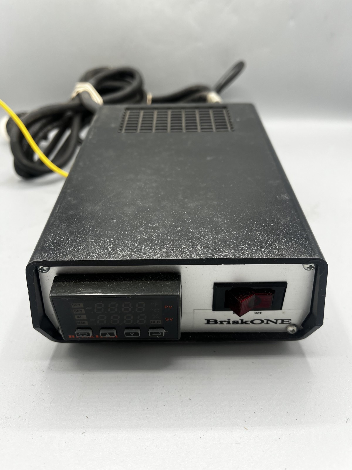 BriskHeat, Temperature Controller Range 0-999F Model Briskone1 USED