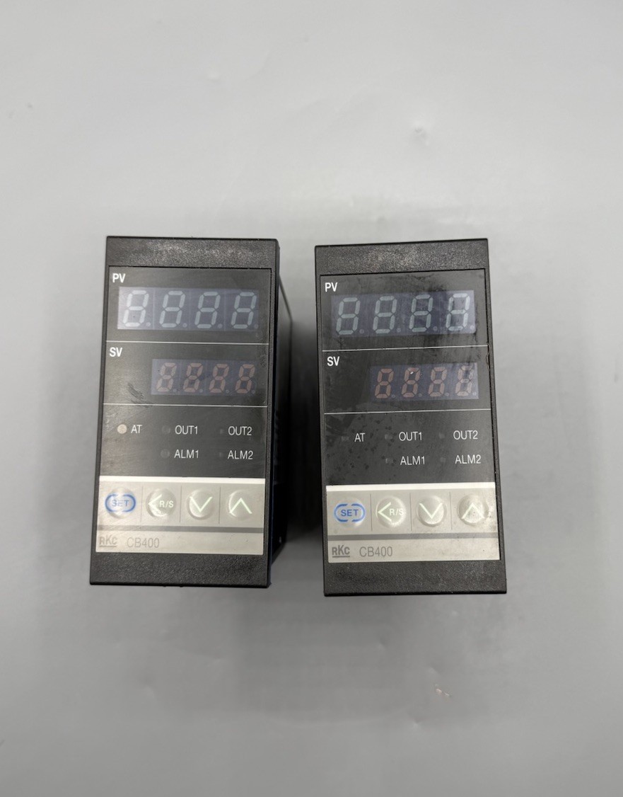 Lot Of 2 RKC CB400 TEMPERATURE CONTROLLERS 100TO240VAC 7VA/10VA