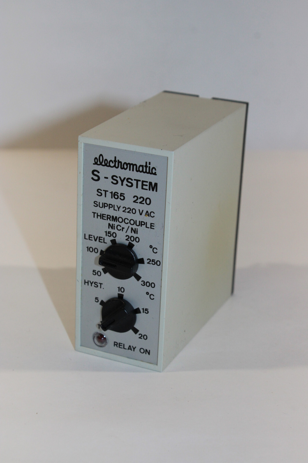 Electromatic ST165 220VAC Temperature controller