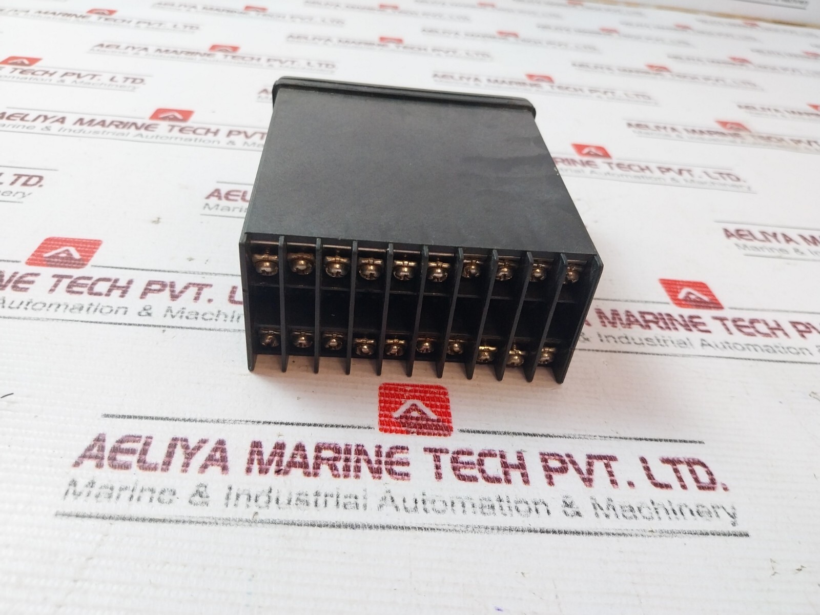 YOKOGAWA UM330 Digital Temperature Indicator T3501QB065 648