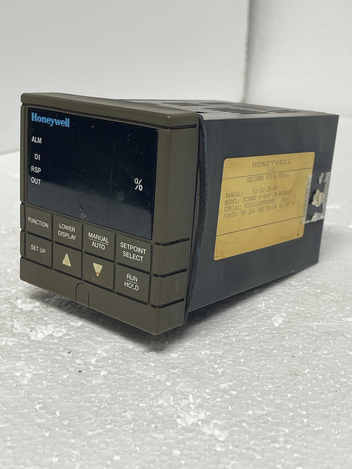 HONEYWELL UDC3000 VERSA-PRO MODEL: DC300C-0-0A0-10-0000-0
